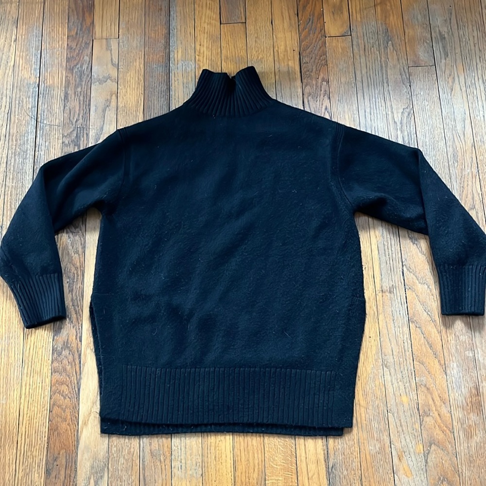 Black Oversized Turtleneck - size M